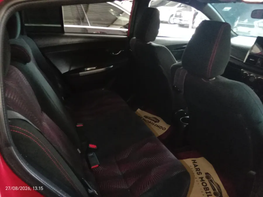 Foto Mobil Bekas Kabin Belakang Toyota Yaris 1.5 S tahun 2017