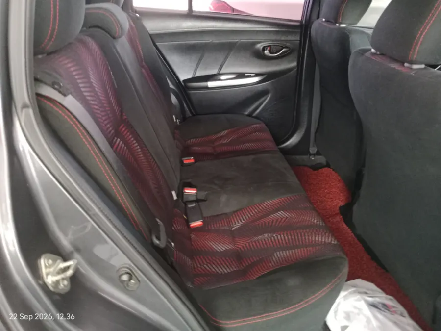 Foto Mobil Bekas Kabin Belakang Toyota Yaris 1.5 S tahun 2017