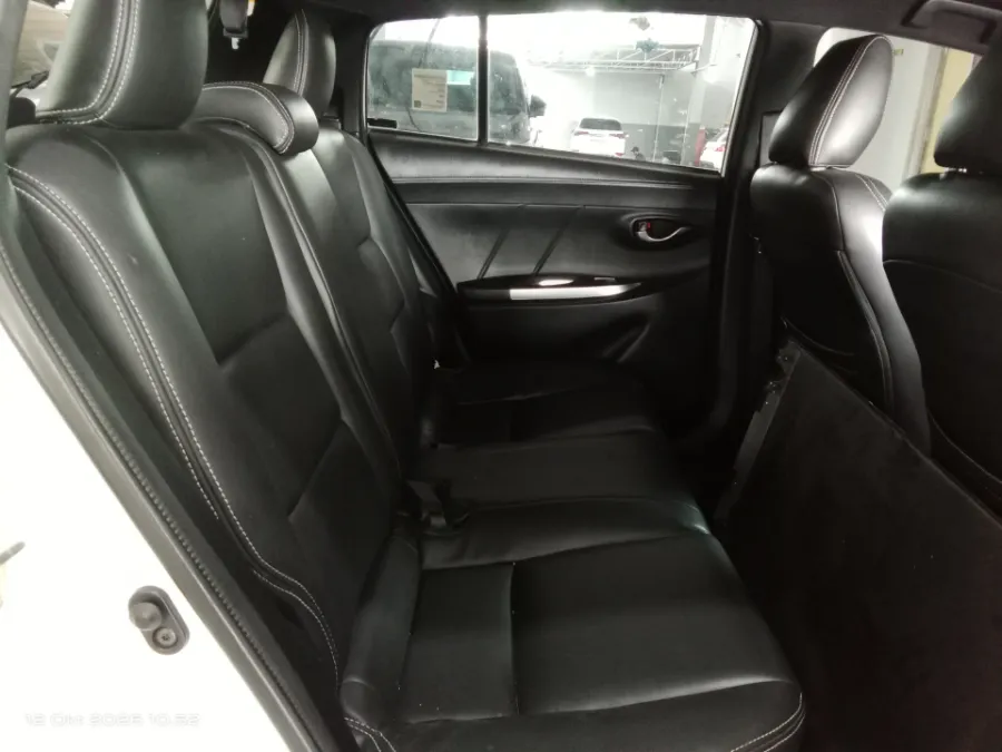 Foto Mobil Bekas Kabin Belakang Toyota Yaris 1.5 S tahun 2017