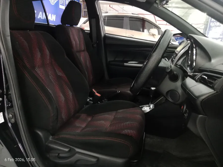 Foto Mobil Bekas Kabin Depan Toyota Yaris 1.5 S tahun 2017