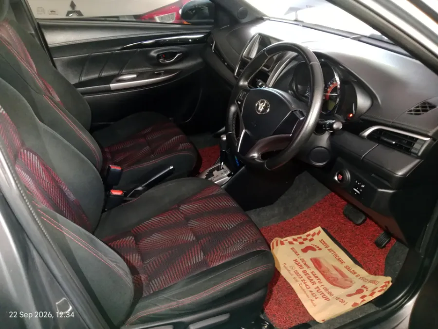 Foto Mobil Bekas Kabin Depan Toyota Yaris 1.5 S tahun 2017