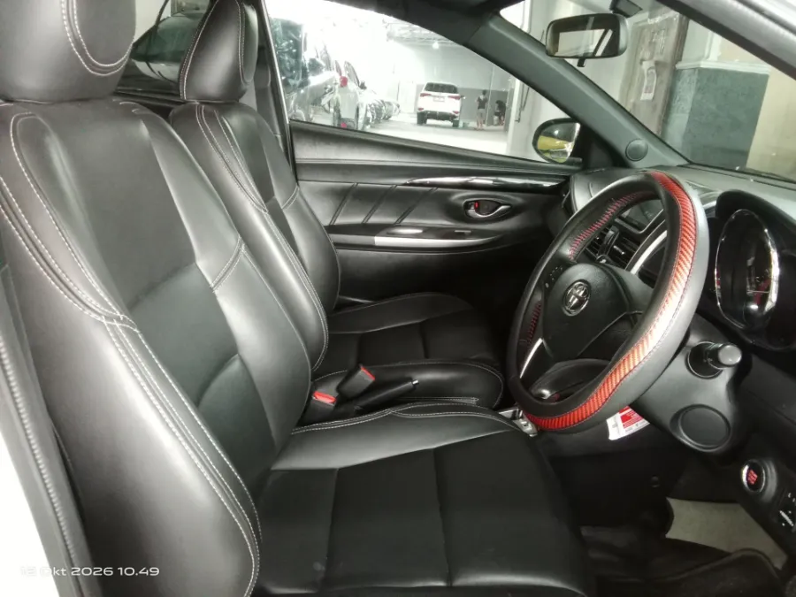 Foto Mobil Bekas Kabin Depan Toyota Yaris 1.5 S tahun 2017