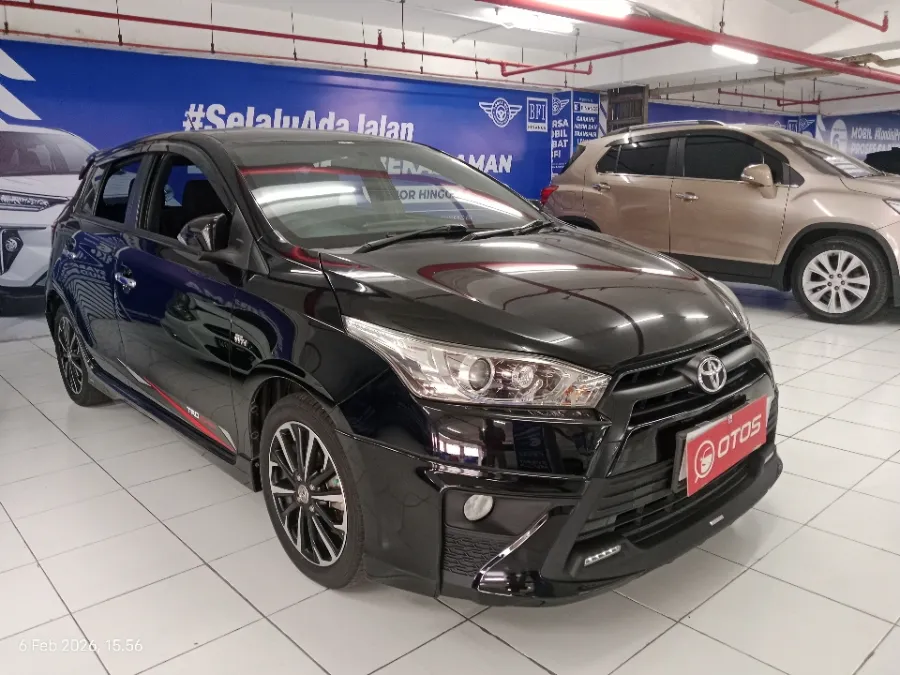 Foto Mobil Bekas Kanan Depan Toyota Yaris 1.5 S tahun 2017