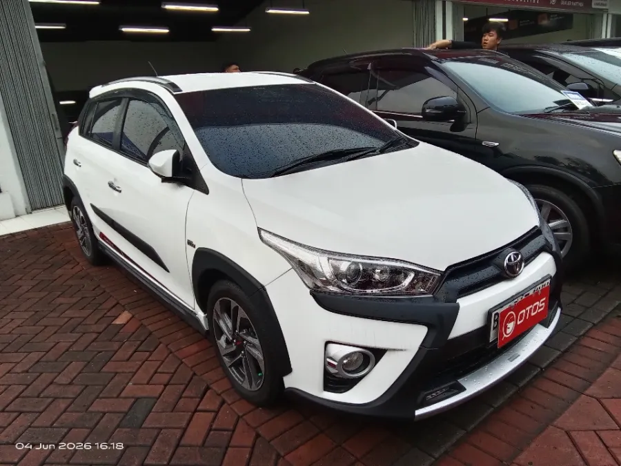 Foto Mobil Bekas Kanan Depan Toyota Yaris 1.5 S tahun 2017