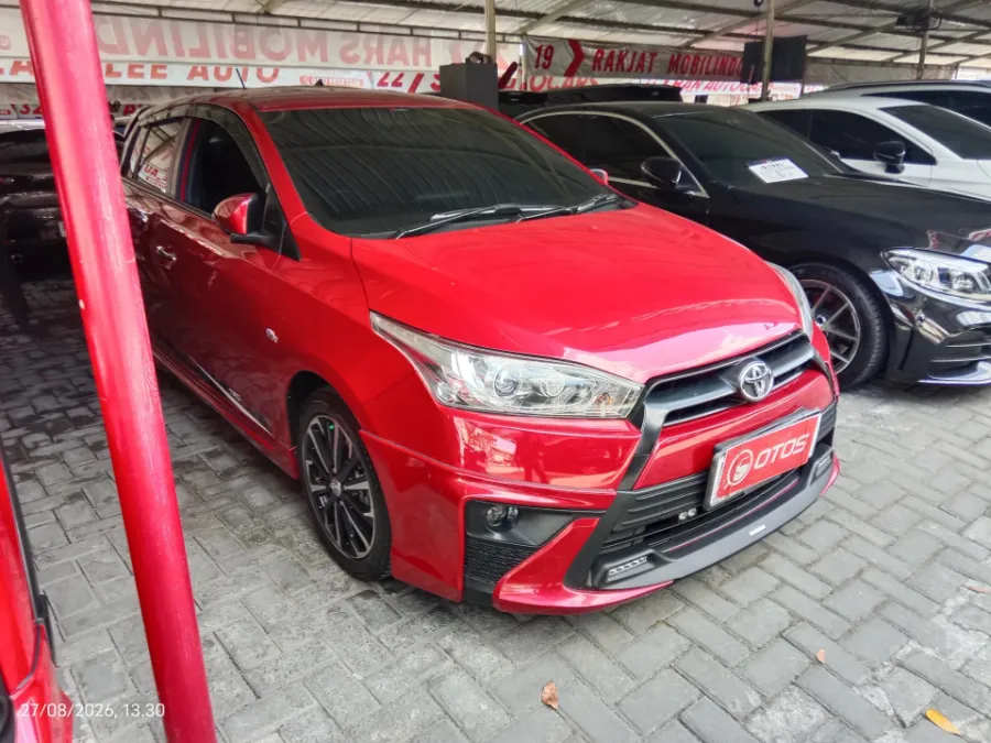 Foto Mobil Bekas Kanan Depan Toyota Yaris 1.5 S tahun 2017