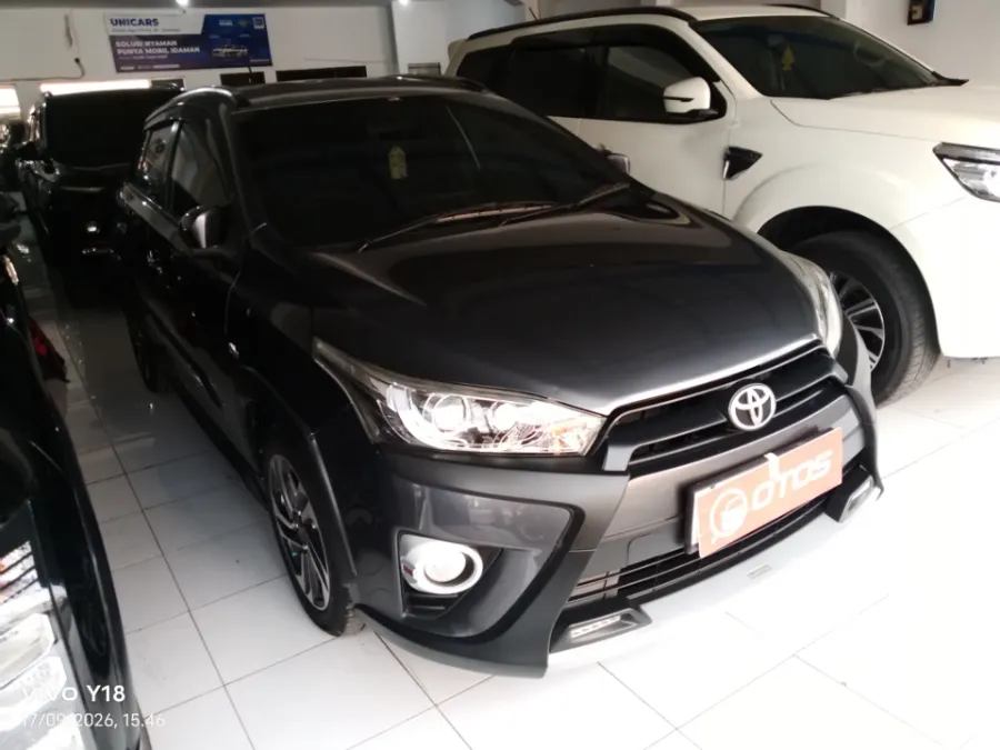 Foto Mobil Bekas Kanan Depan Toyota Yaris 1.5 S tahun 2017
