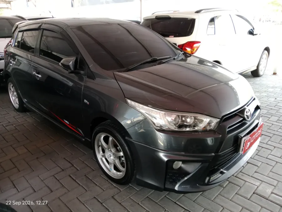 Foto Mobil Bekas Kanan Depan Toyota Yaris 1.5 S tahun 2017