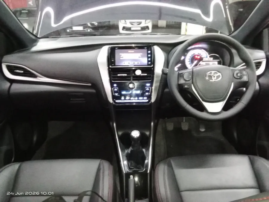 Foto Mobil Bekas Dashboard Toyota Yaris 1.5 S tahun 2018