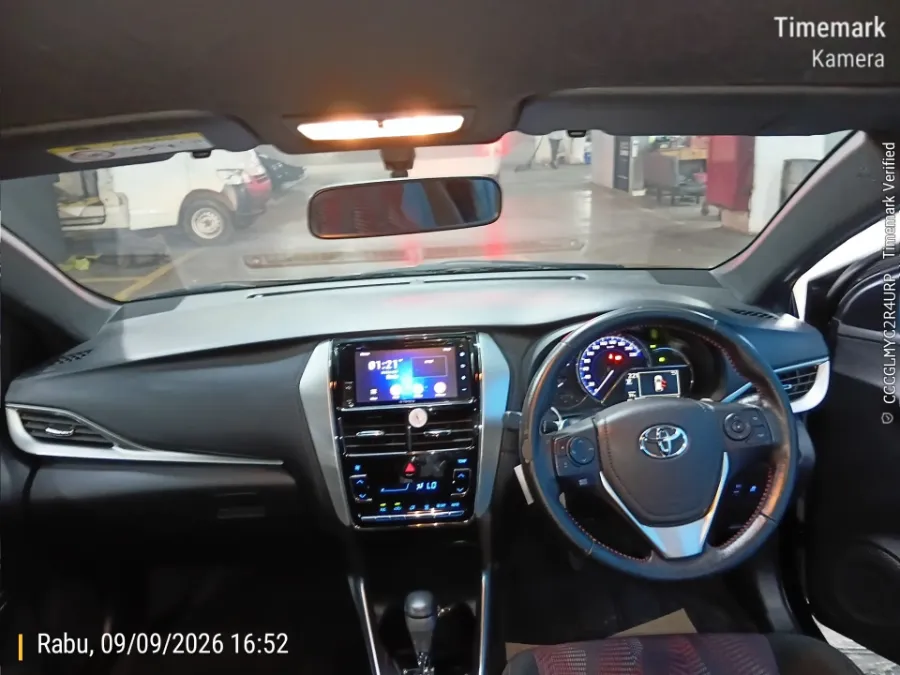 Foto Mobil Bekas Dashboard Toyota Yaris 1.5 S tahun 2018