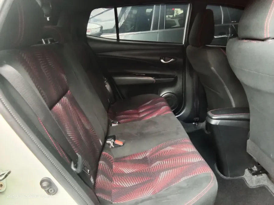 Foto Mobil Bekas Kabin Belakang Toyota Yaris 1.5 S tahun 2018
