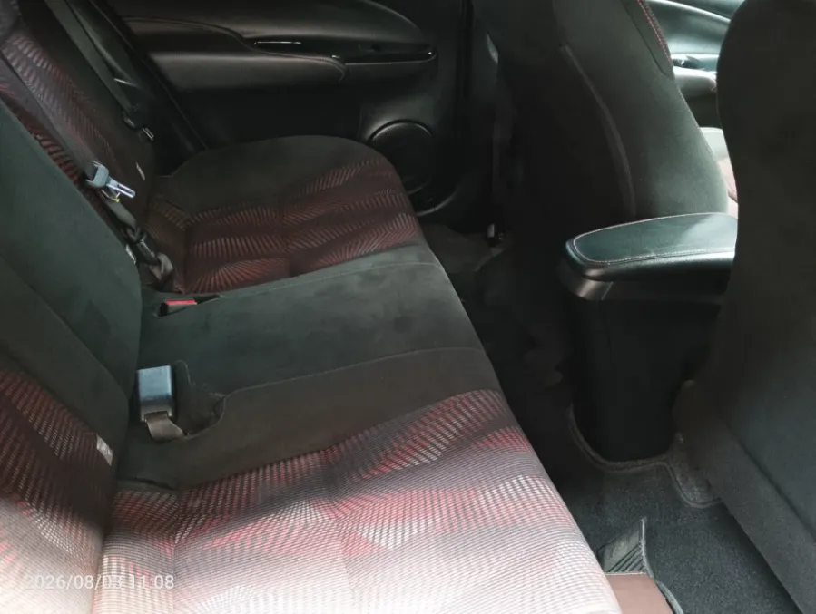 Foto Mobil Bekas Kabin Belakang Toyota Yaris 1.5 S tahun 2018