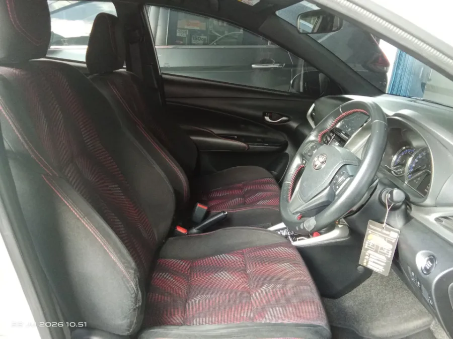 Foto Mobil Bekas Kabin Depan Toyota Yaris 1.5 S tahun 2018