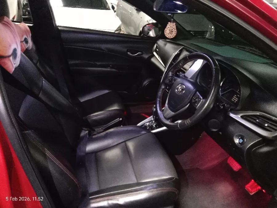 Foto Mobil Bekas Kabin Depan Toyota Yaris 1.5 S tahun 2018