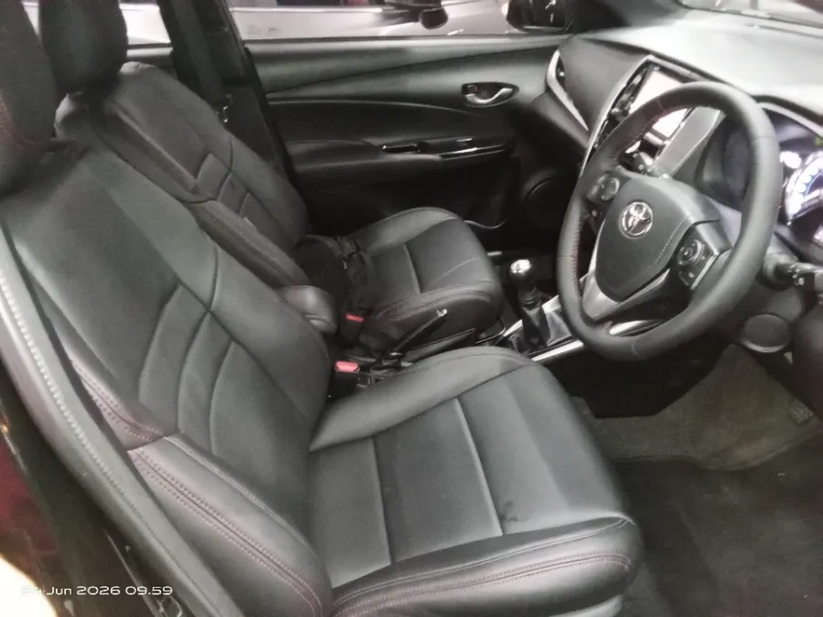 Foto Mobil Bekas Kabin Depan Toyota Yaris 1.5 S tahun 2018