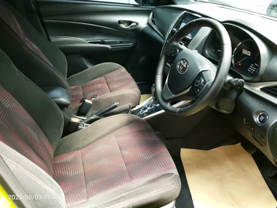 Foto Mobil Bekas Kabin Depan Toyota Yaris 1.5 S tahun 2018