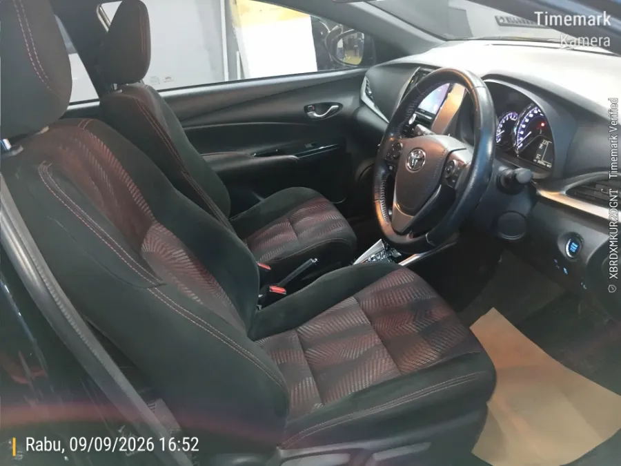 Foto Mobil Bekas Kabin Depan Toyota Yaris 1.5 S tahun 2018