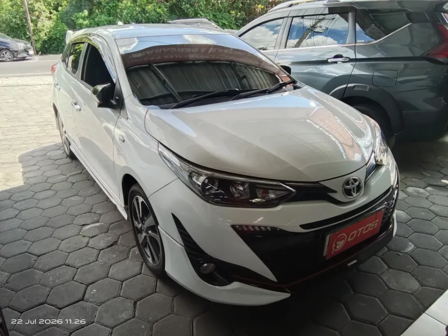 Foto Mobil Bekas Kanan Depan Toyota Yaris 1.5 S tahun 2018