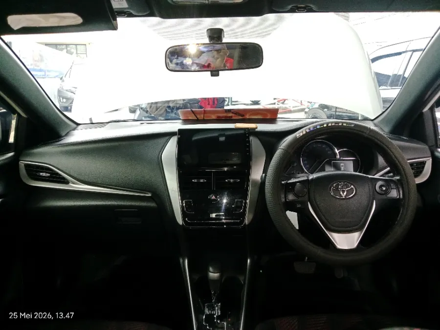 Foto Mobil Bekas Dashboard Toyota Yaris 1.5 S tahun 2019