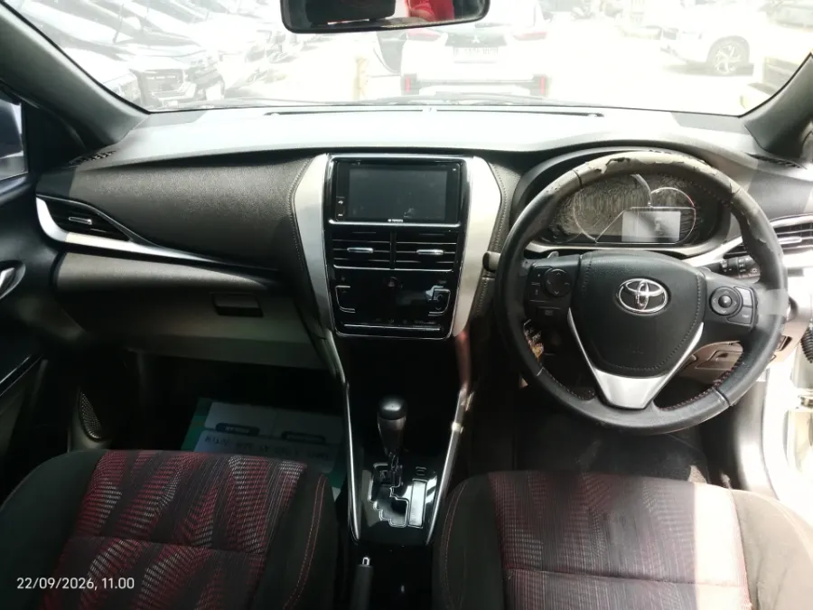 Foto Mobil Bekas Dashboard Toyota Yaris 1.5 S tahun 2019