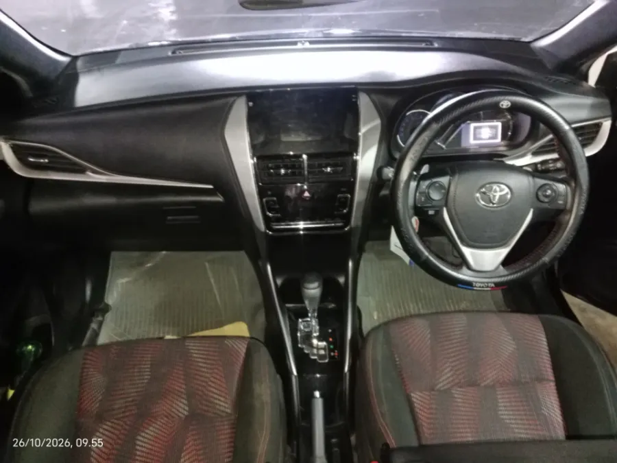 Foto Mobil Bekas Dashboard Toyota Yaris 1.5 S tahun 2019
