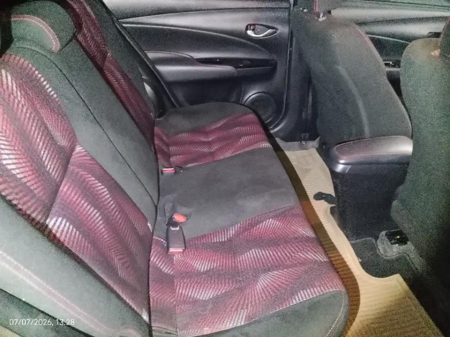 Foto Mobil Bekas Kabin Belakang Toyota Yaris 1.5 S tahun 2019