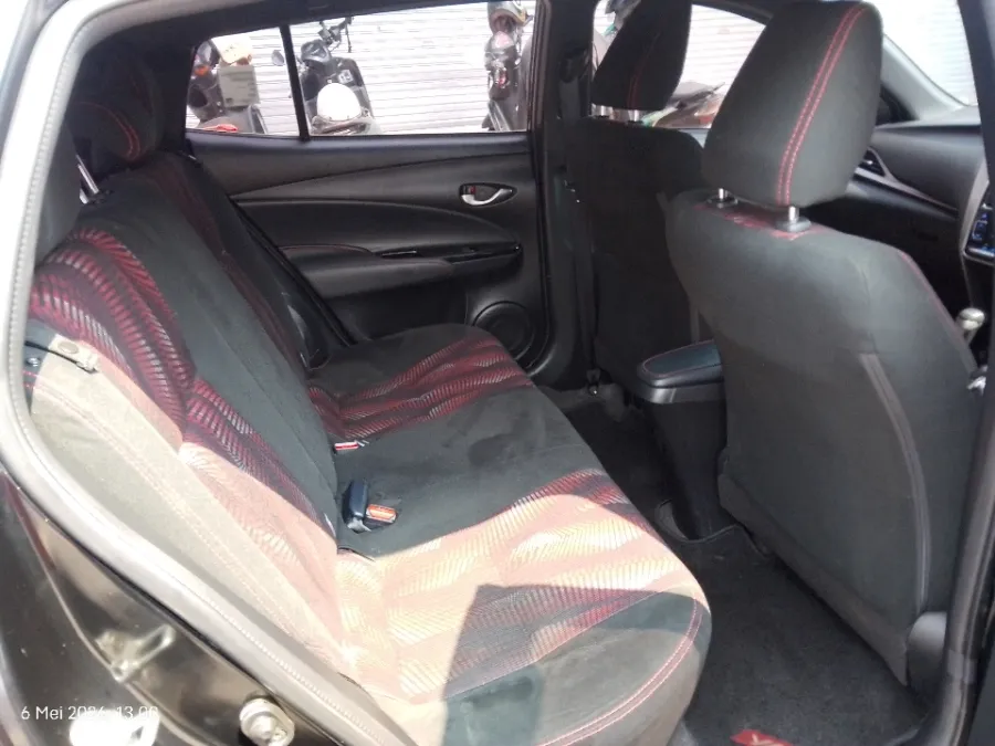 Foto Mobil Bekas Kabin Belakang Toyota Yaris 1.5 S tahun 2019