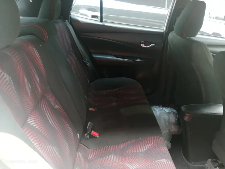 Foto Mobil Bekas Kabin Belakang Toyota Yaris 1.5 S tahun 2019