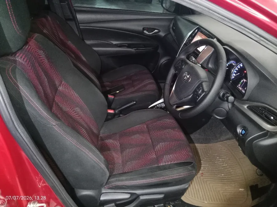 Foto Mobil Bekas Kabin Depan Toyota Yaris 1.5 S tahun 2019