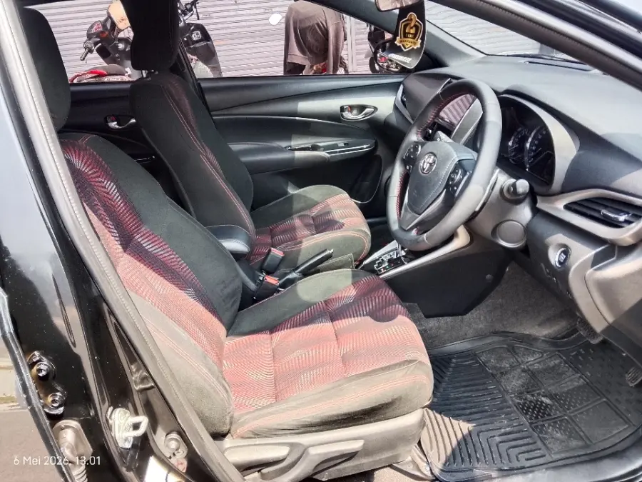 Foto Mobil Bekas Kabin Depan Toyota Yaris 1.5 S tahun 2019