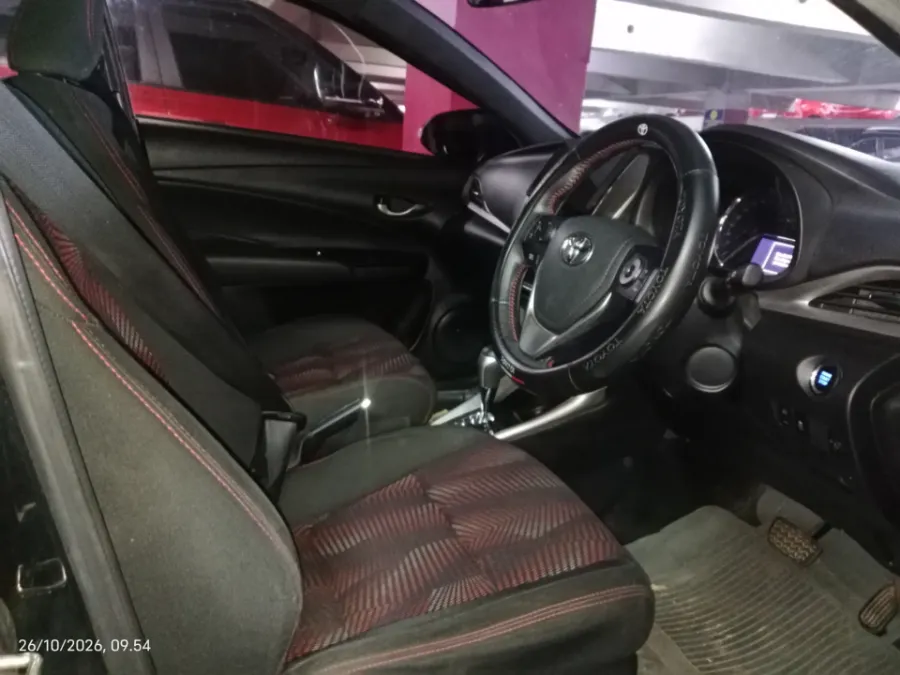 Foto Mobil Bekas Kabin Depan Toyota Yaris 1.5 S tahun 2019