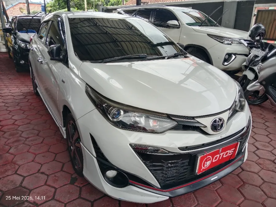 Foto Mobil Bekas Kanan Depan Toyota Yaris 1.5 S tahun 2019