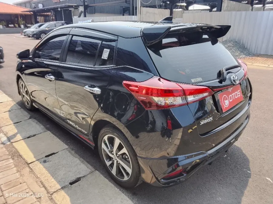Foto Mobil Bekas Kiri Belakang Toyota Yaris 1.5 S tahun 2019