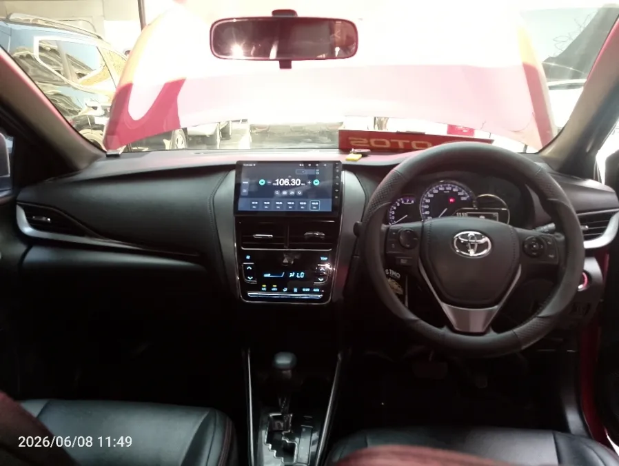 Foto Mobil Bekas Dashboard Toyota Yaris 1.5 S tahun 2020