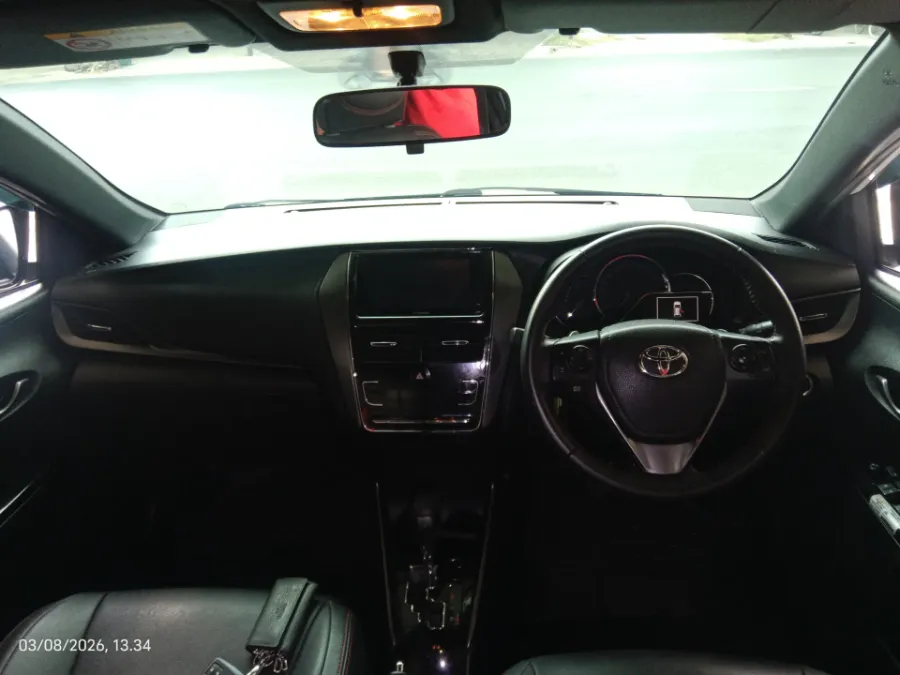 Foto Mobil Bekas Dashboard Toyota Yaris 1.5 S tahun 2020