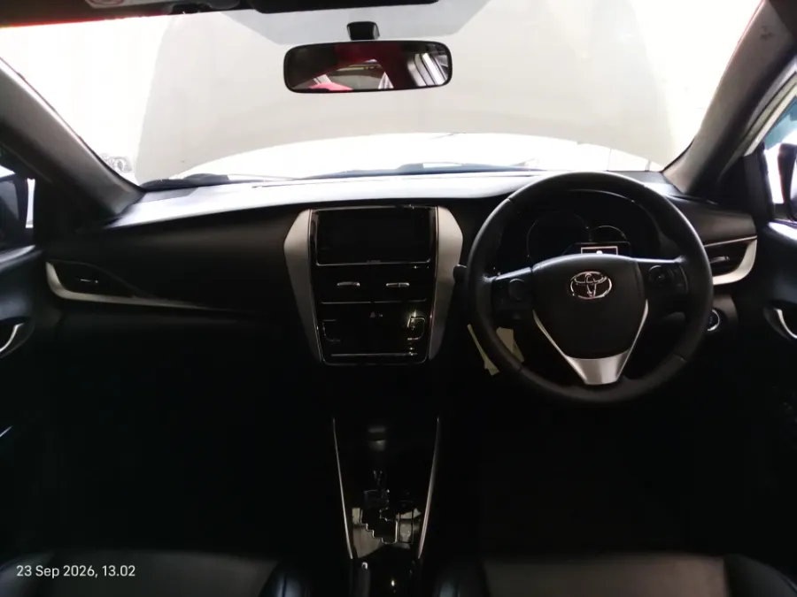 Foto Mobil Bekas Dashboard Toyota Yaris 1.5 S tahun 2020