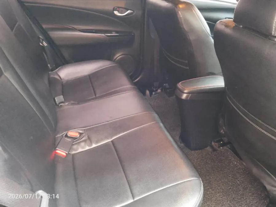 Foto Mobil Bekas Kabin Belakang Toyota Yaris 1.5 S tahun 2020