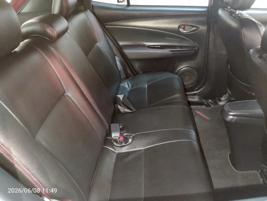 Foto Mobil Bekas Kabin Belakang Toyota Yaris 1.5 S tahun 2020