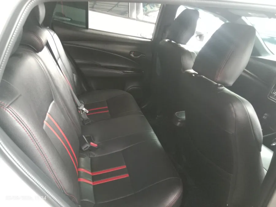Foto Mobil Bekas Kabin Belakang Toyota Yaris 1.5 S tahun 2020