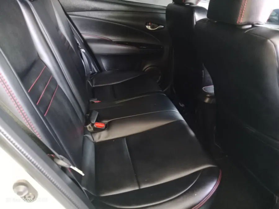 Foto Mobil Bekas Kabin Belakang Toyota Yaris 1.5 S tahun 2020