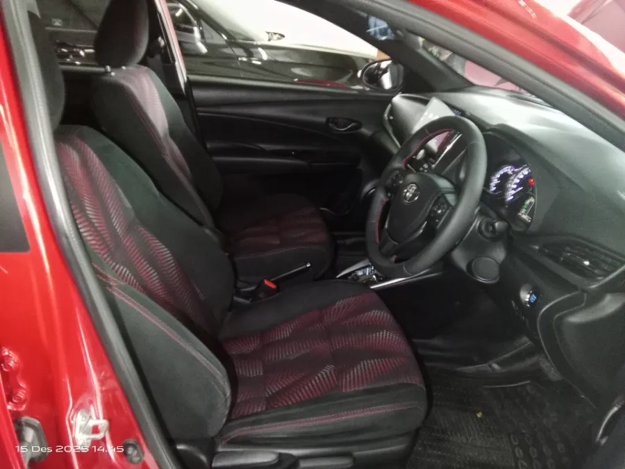 Foto Mobil Bekas Kabin Depan Toyota Yaris 1.5 S tahun 2020