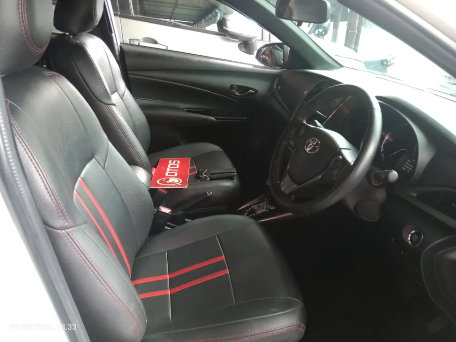 Foto Mobil Bekas Kabin Depan Toyota Yaris 1.5 S tahun 2020