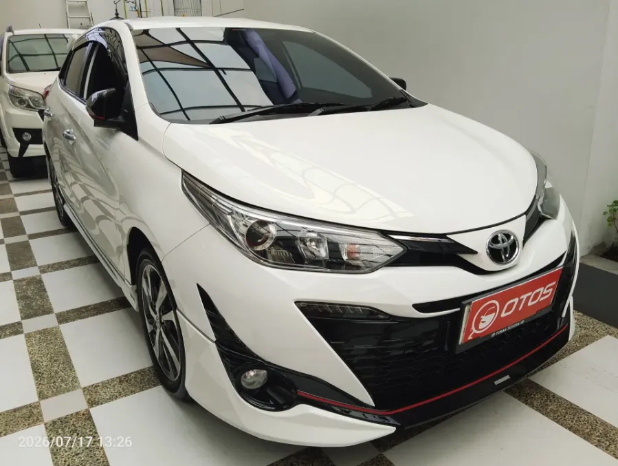Foto Mobil Bekas Kanan Depan Toyota Yaris 1.5 S tahun 2020