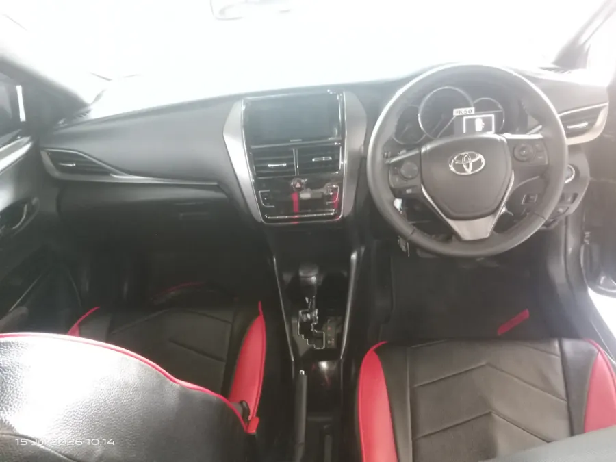 Foto Mobil Bekas Dashboard Toyota Yaris 1.5 S tahun 2021