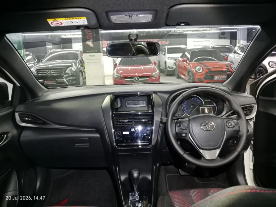 Foto Mobil Bekas Dashboard Toyota Yaris 1.5 S tahun 2021