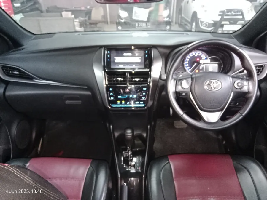 Foto Mobil Bekas Dashboard Toyota Yaris 1.5 S tahun 2021