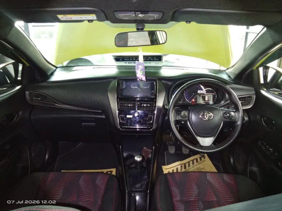 Foto Mobil Bekas Dashboard Toyota Yaris 1.5 S tahun 2021