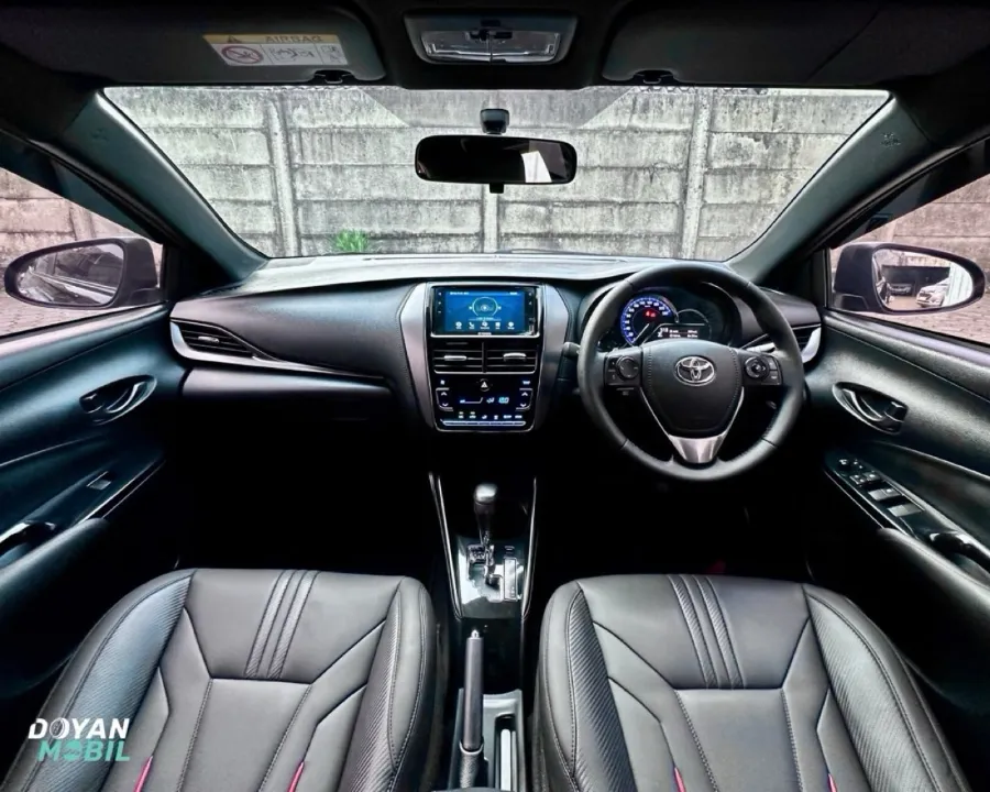 Foto Mobil Bekas Dashboard Toyota Yaris 1.5 S tahun 2021