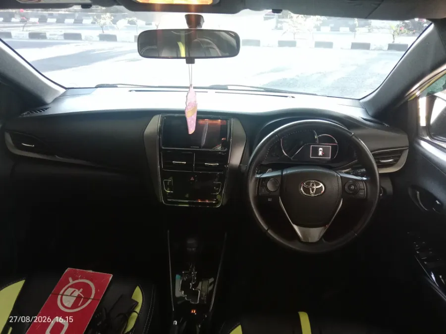 Foto Mobil Bekas Dashboard Toyota Yaris 1.5 S tahun 2021