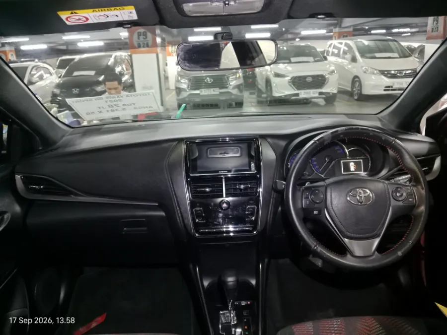 Foto Mobil Bekas Dashboard Toyota Yaris 1.5 S tahun 2021