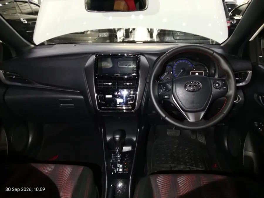 Foto Mobil Bekas Dashboard Toyota Yaris 1.5 S tahun 2021